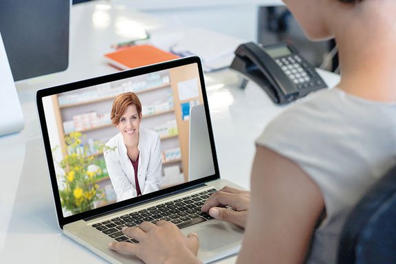 Online-Seminar für Apotheker, PTA, PKA am Laptop