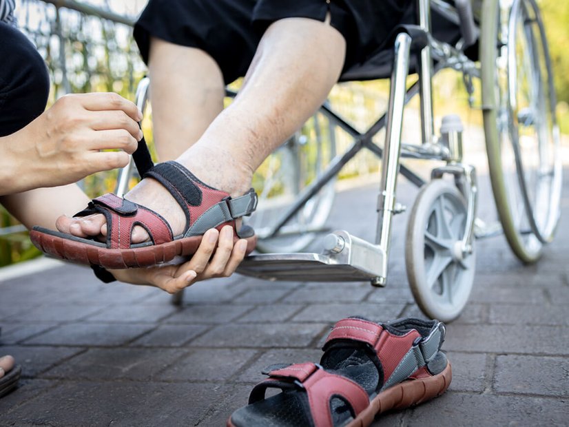 Sturzprophylaxe: Fuß, Rollstuhl