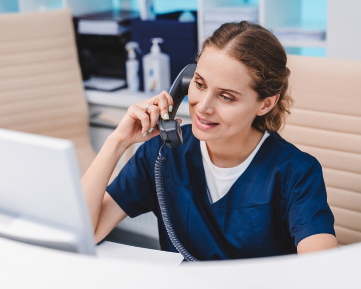 Terminvergabe: Ans Telefon geht der KI-Assistent von Doctolib