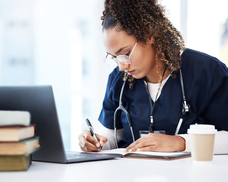 Pflegekräfte aus dem Ausland warten über ein Jahr auf Berufszulassung