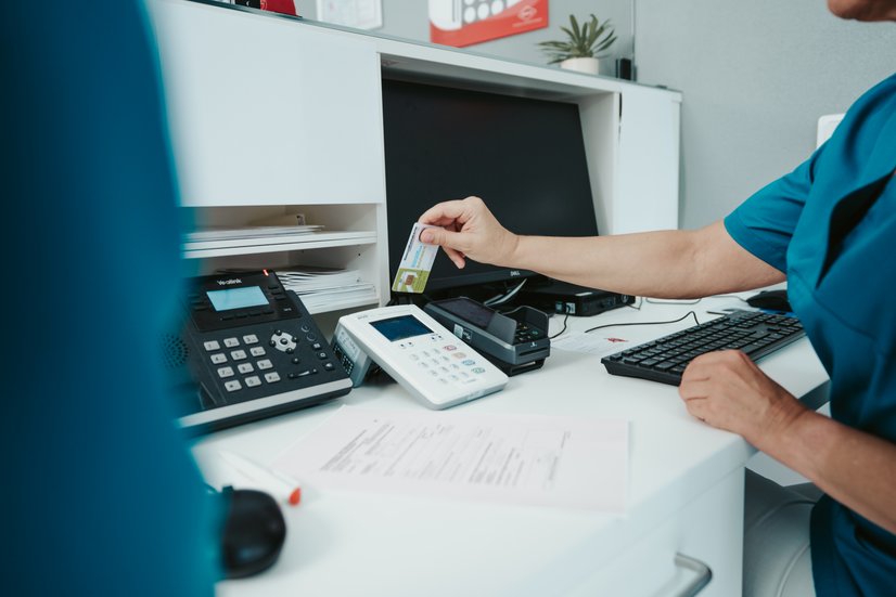 Krankenkassenkarte, Lesegerät, Praxiswirtschaft und Abrechnung