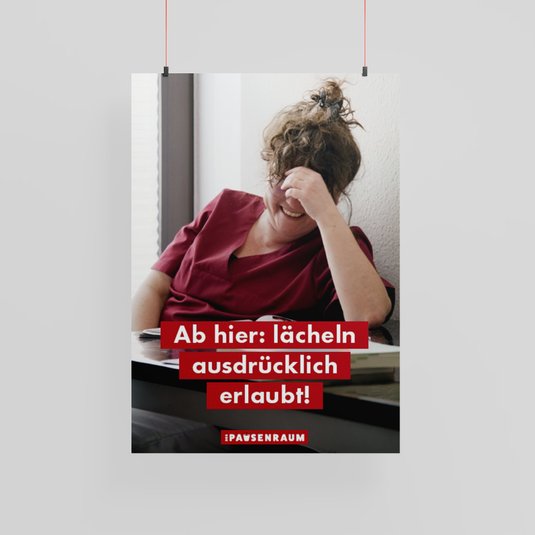 Pausenraum Plakat: "Lächeln erlaubt"