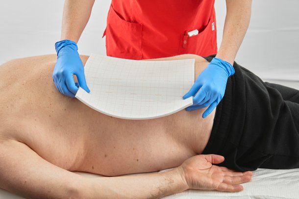 DracoFoam Sondergröße 30x30cm, Anwendung am Rücken