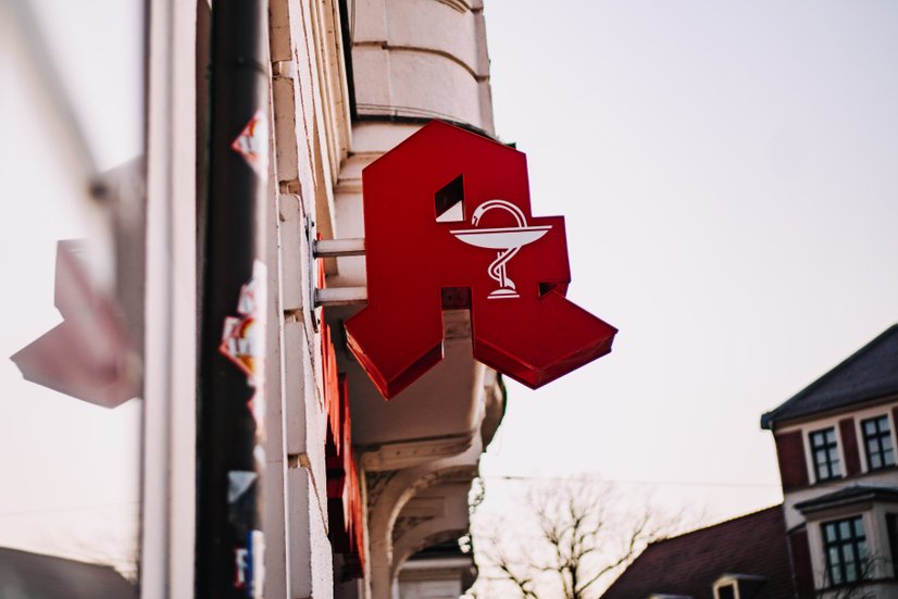 Apotheke: Apothekenschild außen