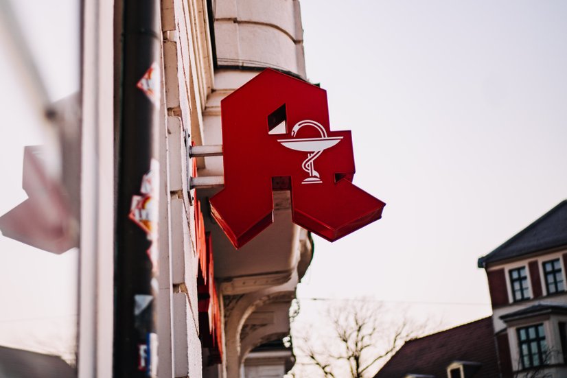 Apotheke: Apothekenschild außen