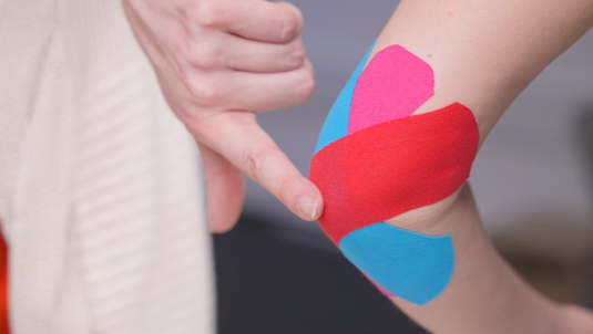 Kinesiologisches Taping - Anlagetechniken für den Ellenbogen