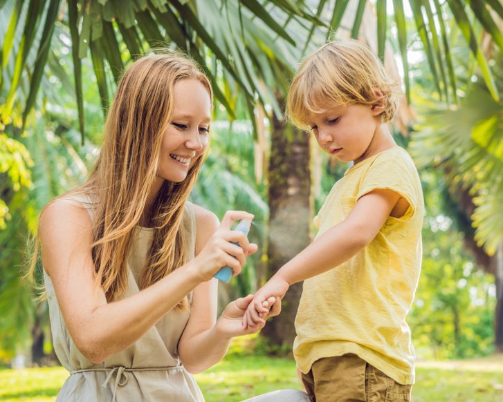 Sonnenschutz und Produkte zur Insektenabwehr: die Reihenfolge zählt