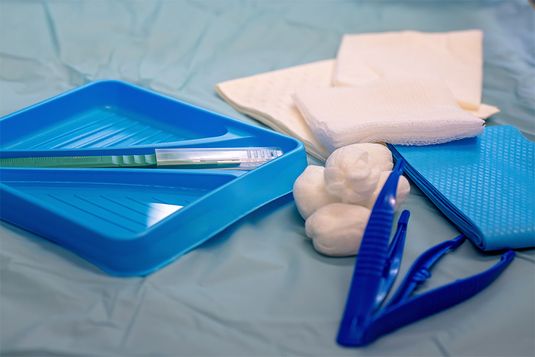 Débridement und Wundreinigung