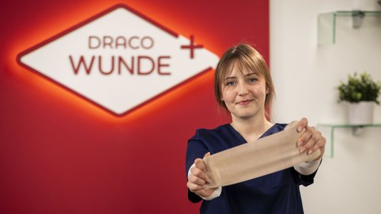 Schritt für Schritt erklärt: Wundversorgung einer chronischen Wunde mit Kompressionstherapie
