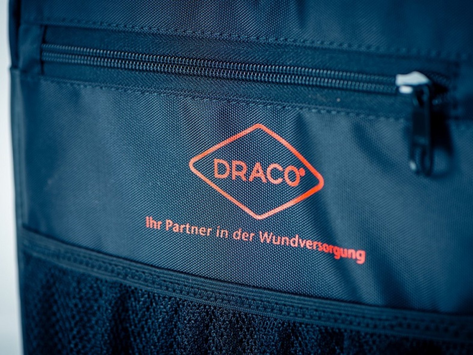 Hausbesuchsrucksack mit sichtbarem Logo