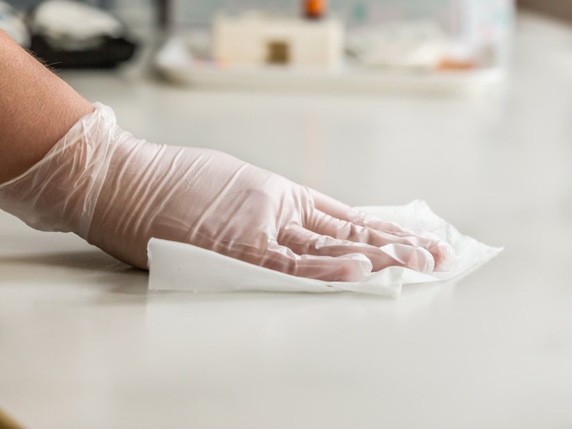 Hygiene: Flächendesinfektion am Arbeitsplatz
