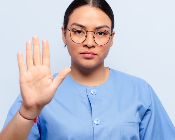 Akute Krisensituation in der Arztpraxis: Bedrohung der Praxis-Mitarbeiter