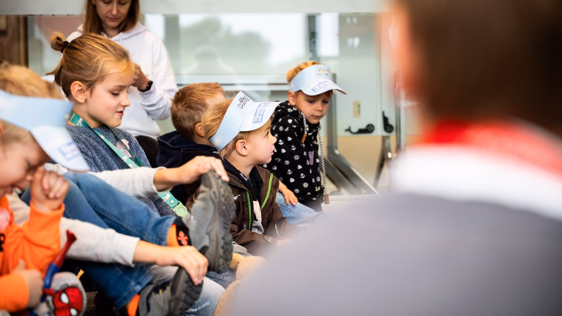 Maus Türöffner Tag Produktion Kinder entdecken beim Maus Türöffner Tag die Produktion bei Dr. Ausbüttel und lernen, wie Wundversorgungsprodukte entstehen