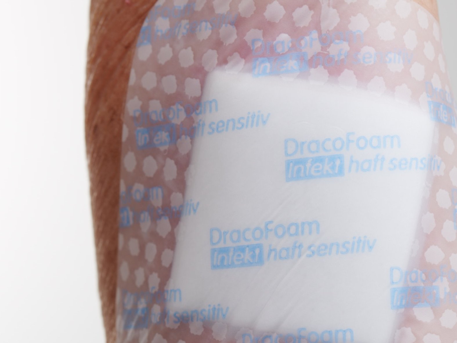 Silikonkleber mit Perforation, Detail bei Dracofoam haft infekt sensitiv